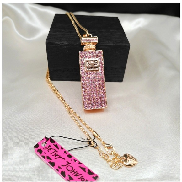 Betsey Johnson No 5 Parfum Perfume Bottle Pink Rhinestone Gold Tone Necklace - Picture 3 of 3